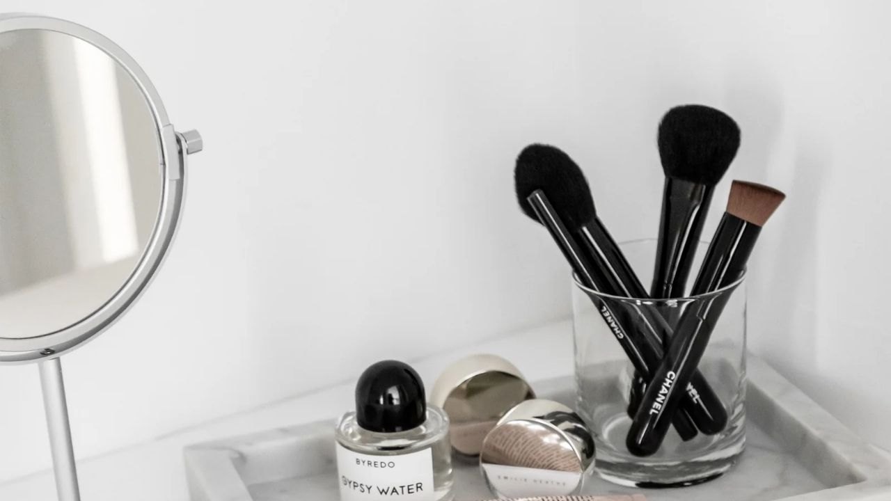 How To Clean And Maintain Beauty Tools: Practical Methods That Actually Work