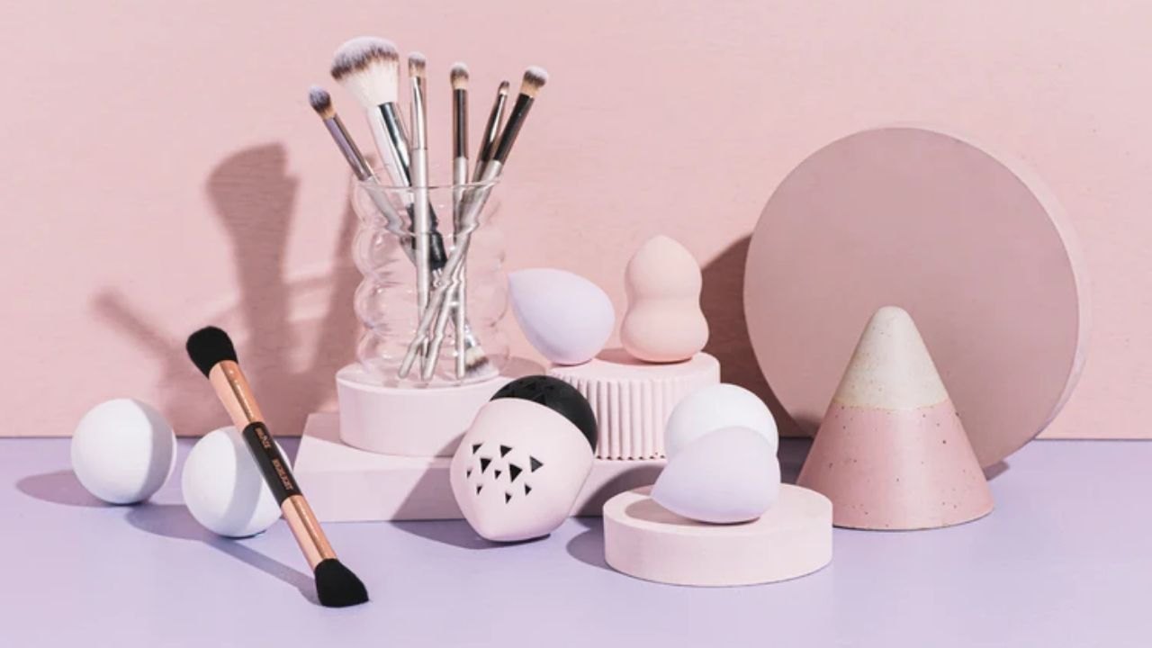 How To Clean And Maintain Beauty Tools: Practical Methods That Actually Work