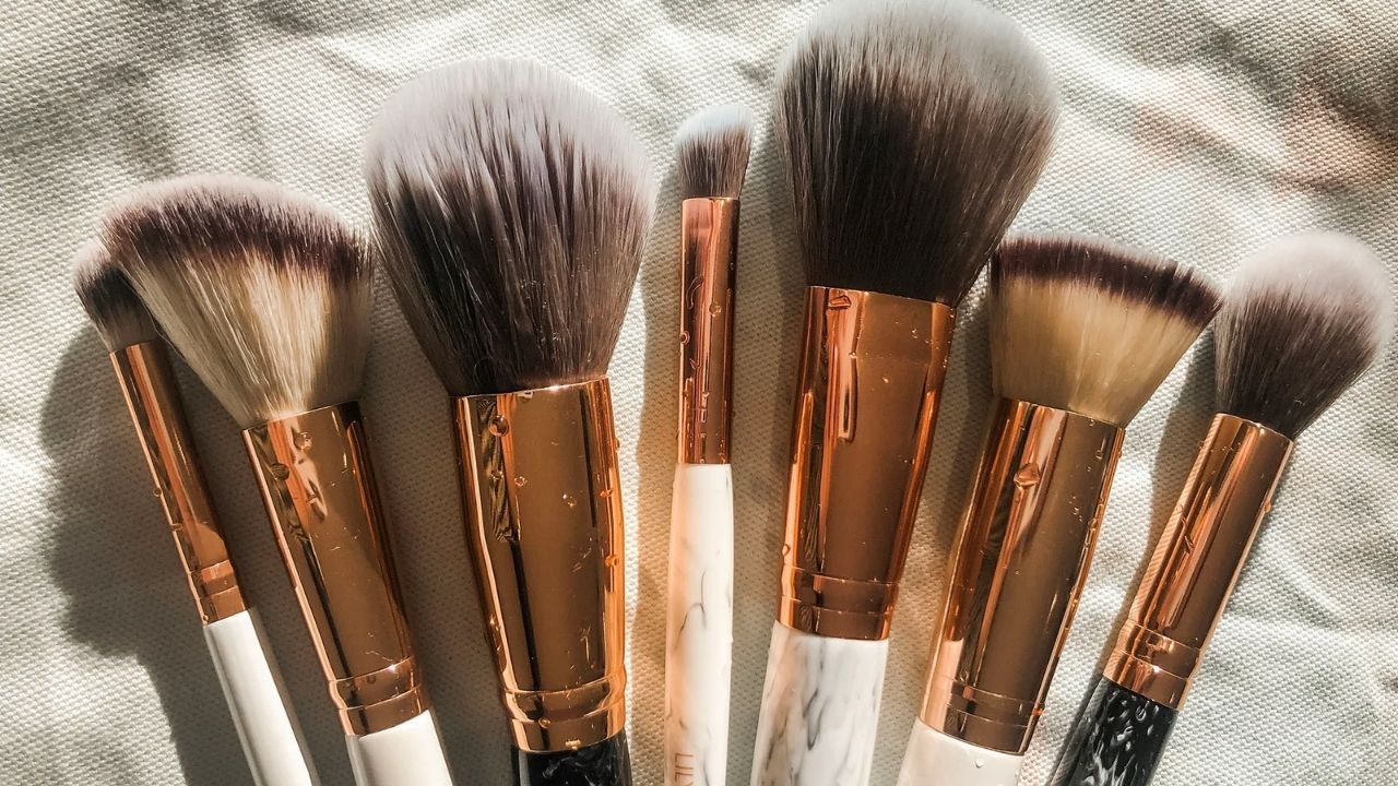 How To Keep Beauty Tools Clean And Safe: A Simple Routine For Daily Hygiene